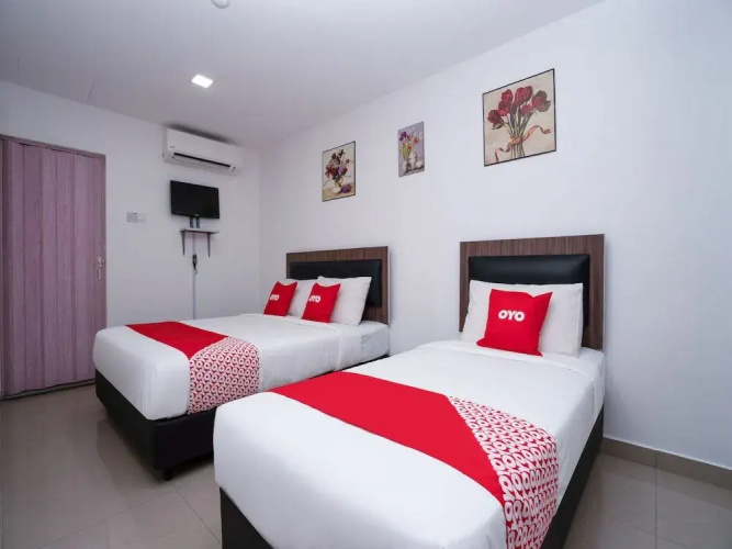OYO 44093 VRM Hotel