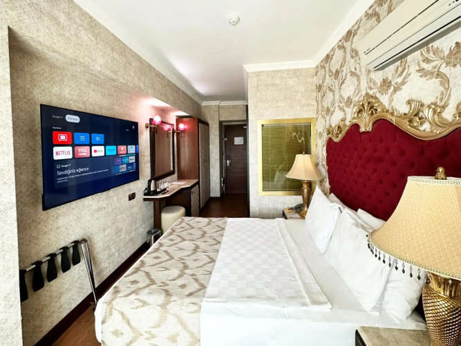 Laur Hotels