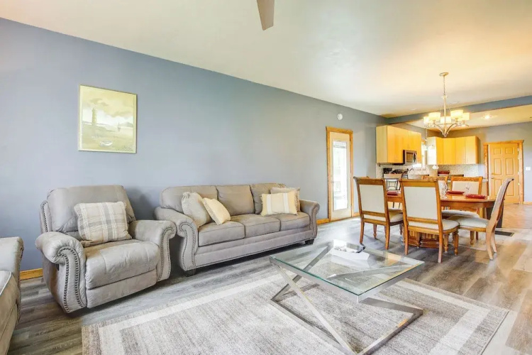 Algoma Retreat: Near Beach, Game Room, Yard