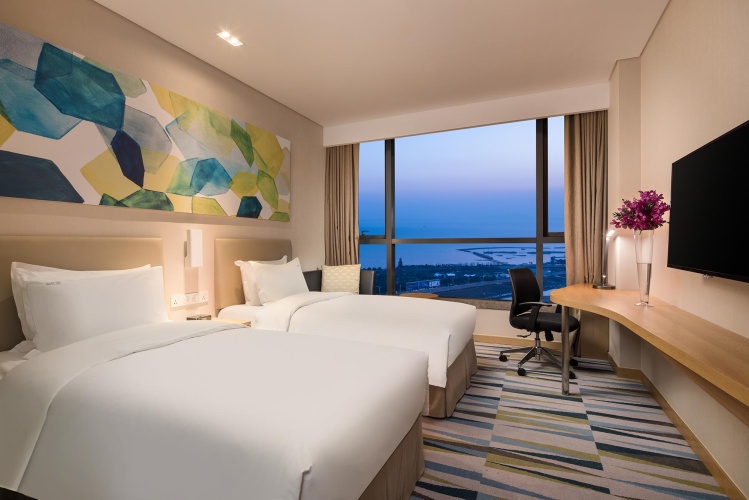 Standard Twin room with lake view