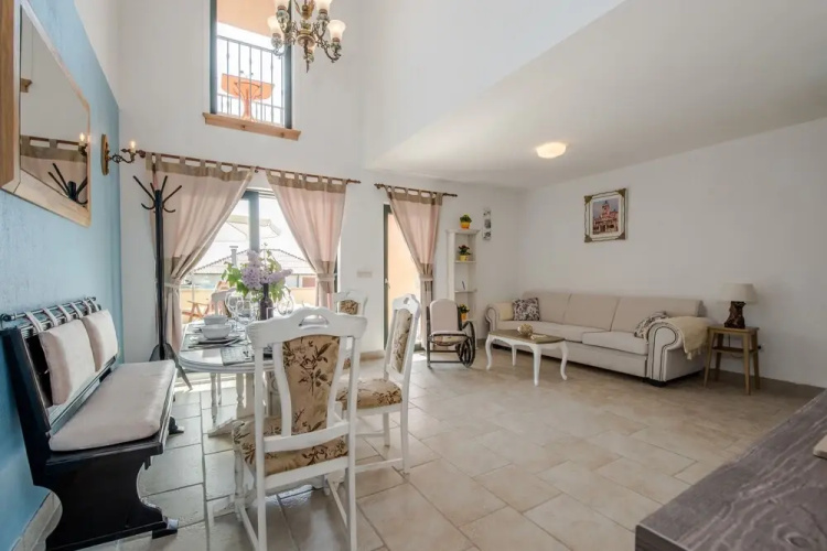House CASIA