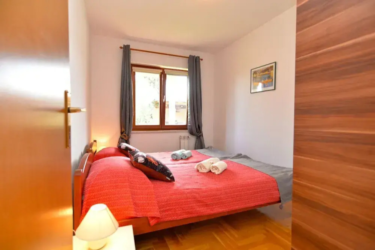 Apartment 739