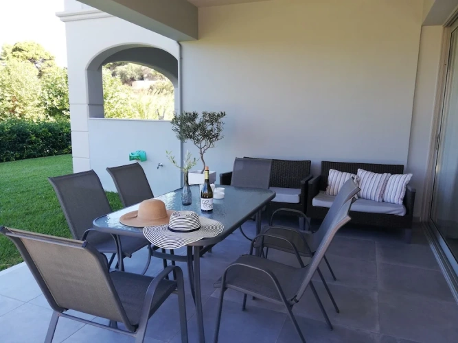 1 Bedroom Luxury Suite with balcony and with partial sea view