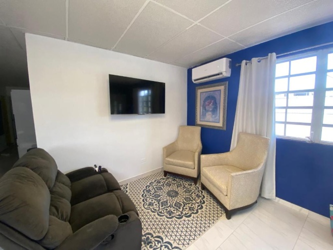 3 Bedrooms Apartment