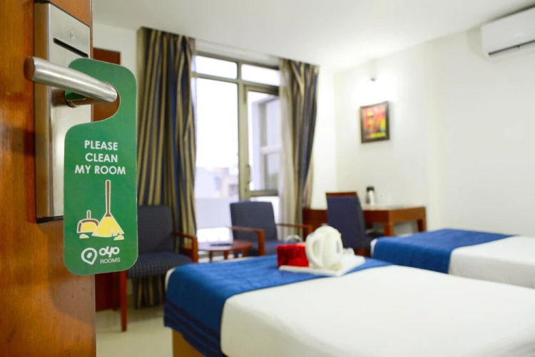 Hotel Divine Inn