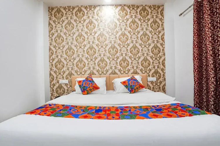 Fabhotel Paramount