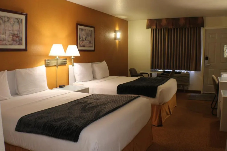 R & R Inn & Suites