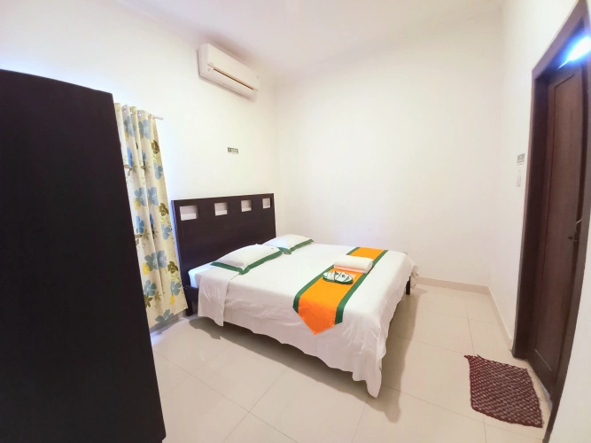 6 Bedrooms Villa