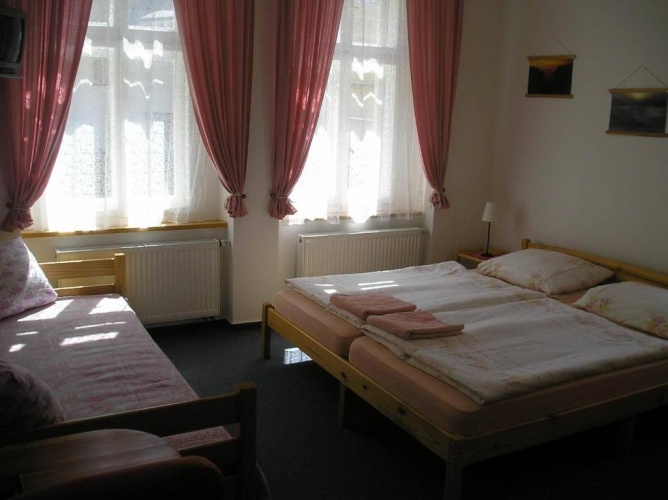 Standard Triple room
