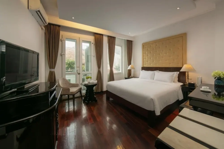 Deluxe Double room with balcony and with city view