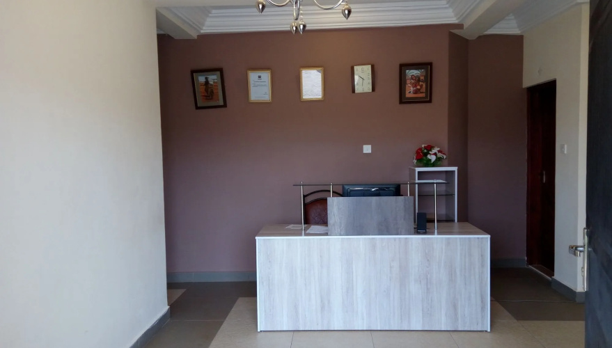 Karen Crescent Hotel