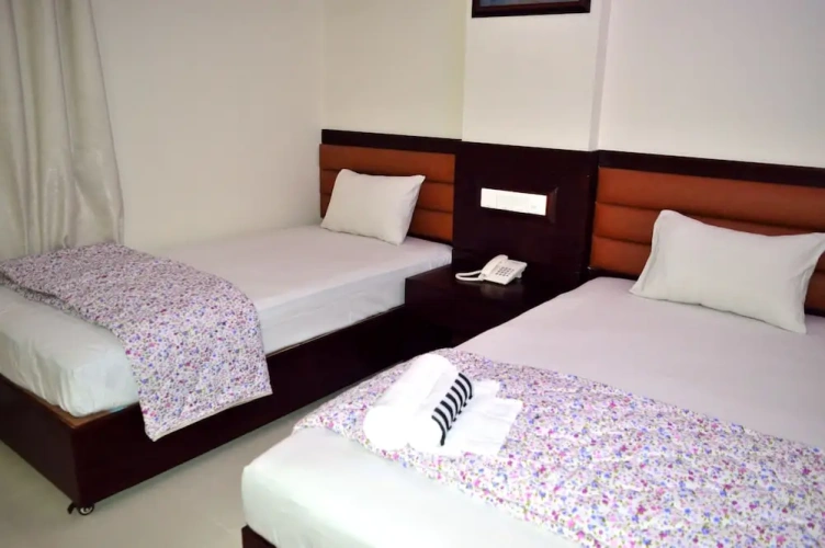 1 Bedroom Premier Twin room with view