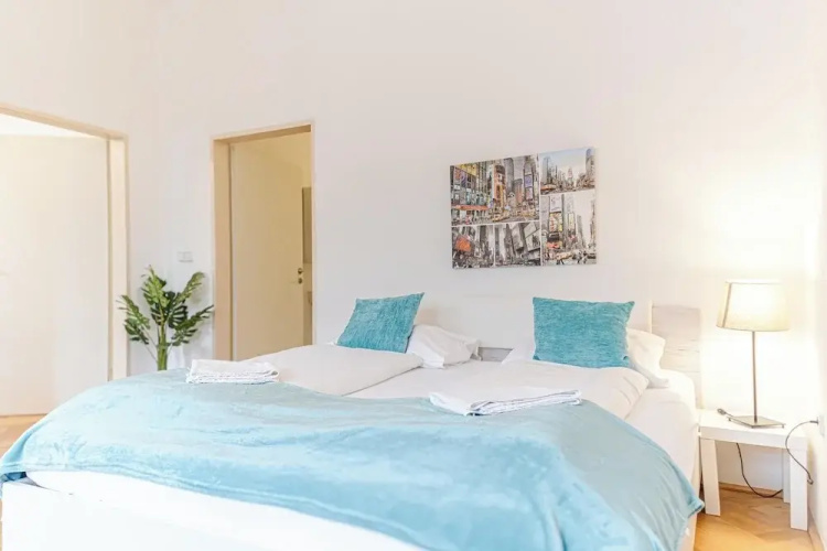 2BR Apt With King Beds Long Stay
