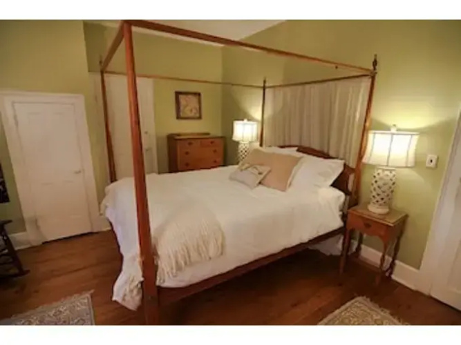 The Laurentide Inn
