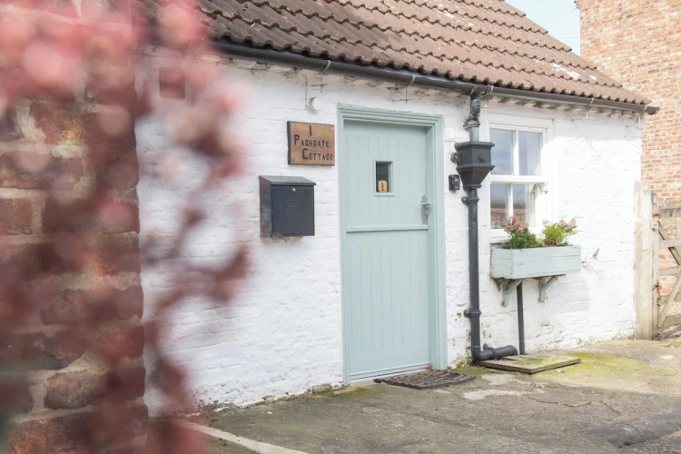 2 Bedrooms Cottage with courtyard view