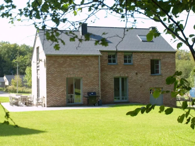 4 Bedrooms Cottage