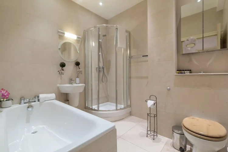 2 Bedrooms Apartment