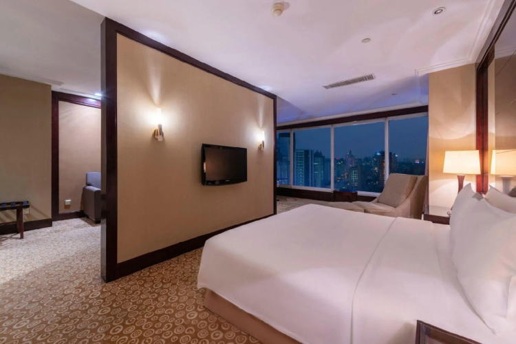 Golden Eagle Summit Hotel Downtown