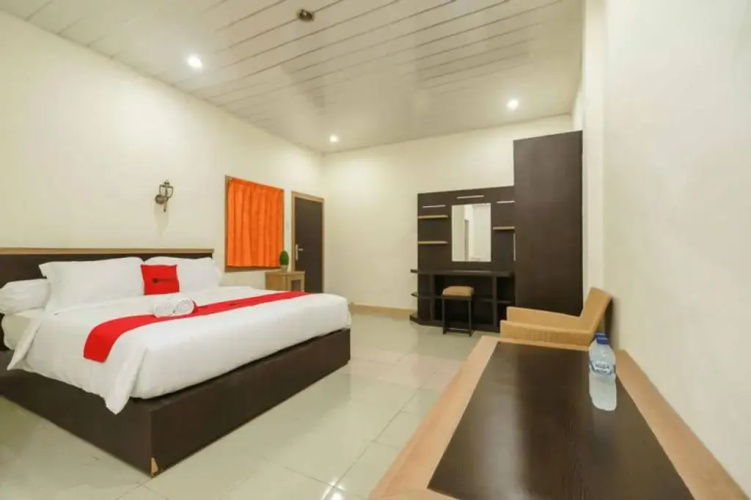 Formerly RedDoorz Plus @ Setiabudi Medan 4