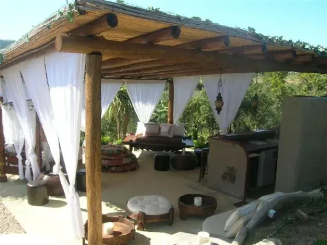 5 Bedrooms Cottage
