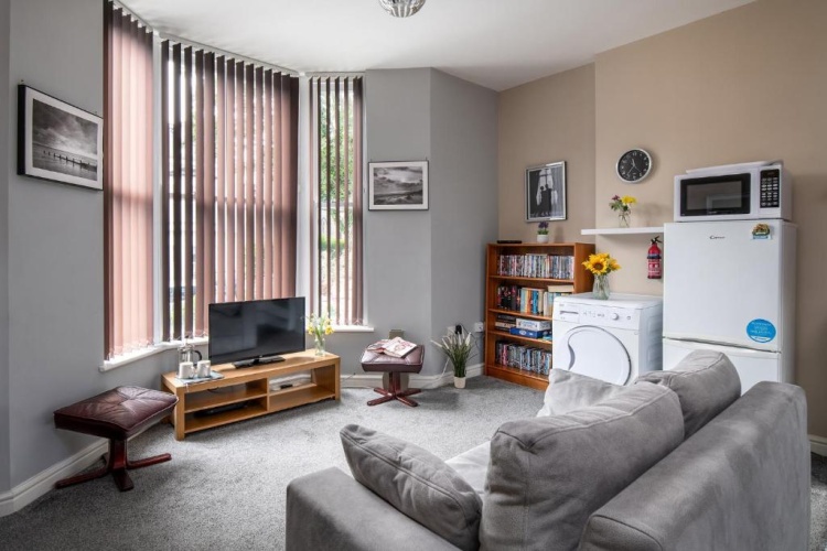 2 Bedrooms Apartment