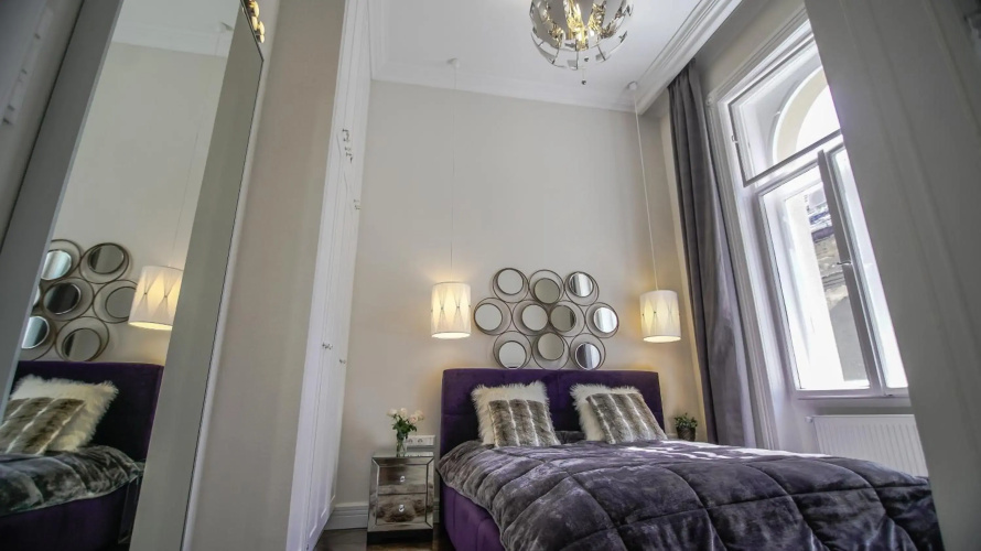 Opera Apartment with Garage, 2BR & 2BTH, AC