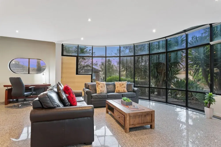 Villa De Marseilles - Melbourne