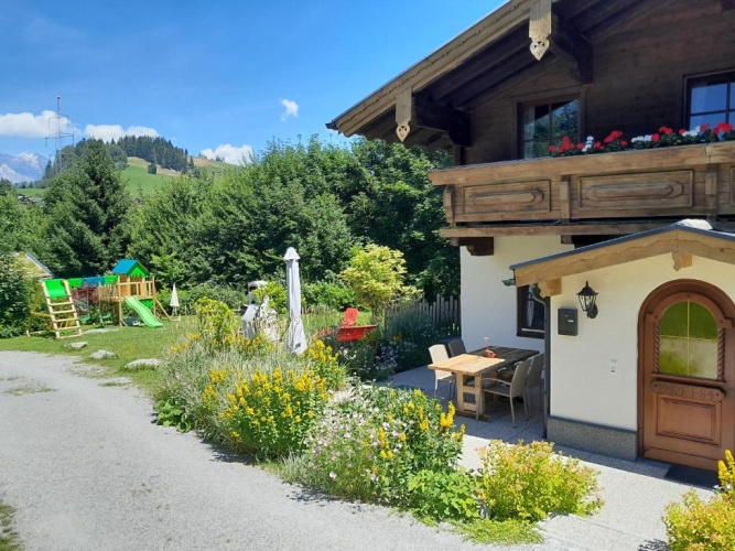 5 Bedrooms Cottage