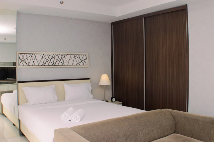 Big And Cozy Studio At Azalea Suites Apartment