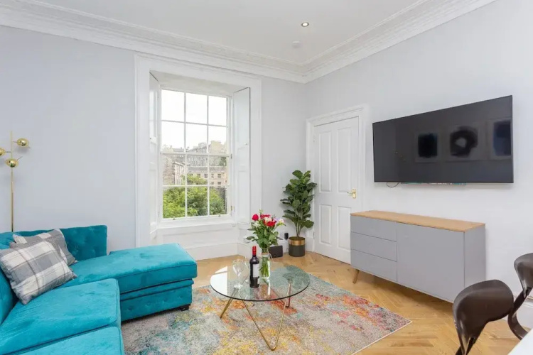 Silver Lining - Luxury New Town Apartment