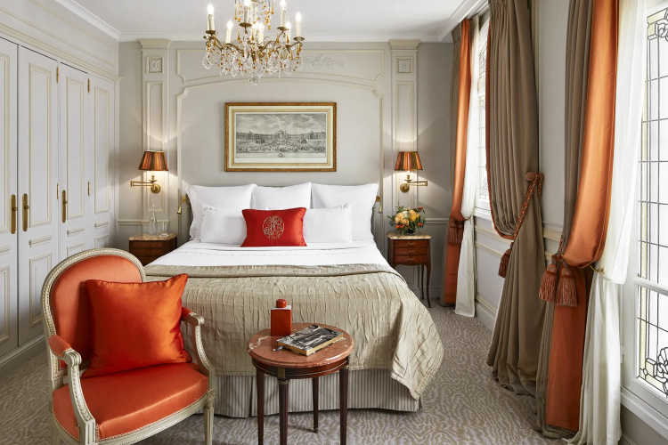 Plaza Athenee Hotel