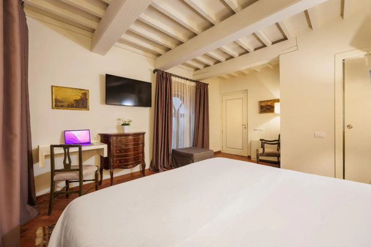 Hotel Embassy