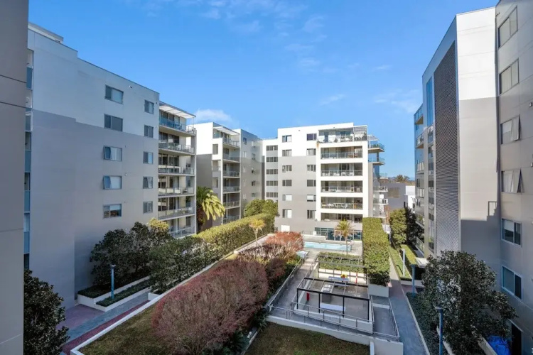 Modern 1-bed Unit With Pool Views and Balcony
