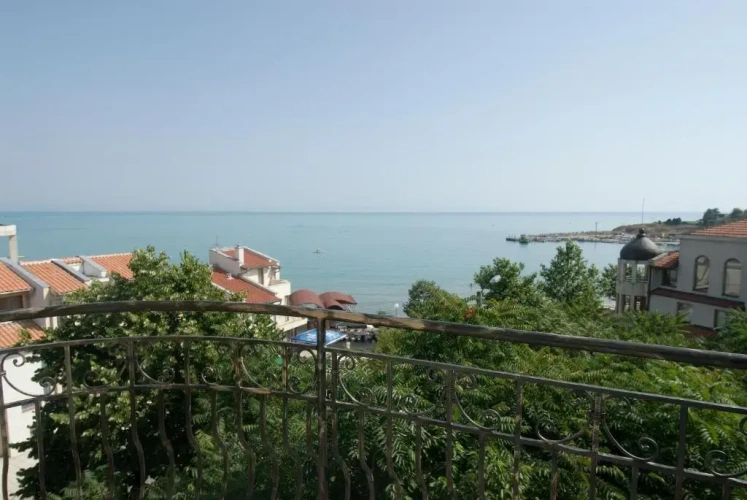1 Bedroom Apartment with balcony