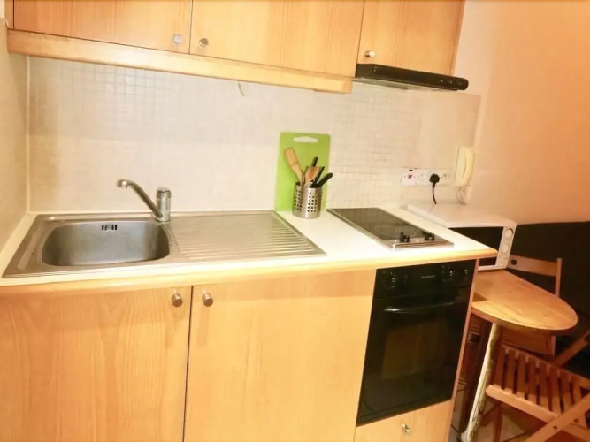 HFS Studio Hyde Park L8
