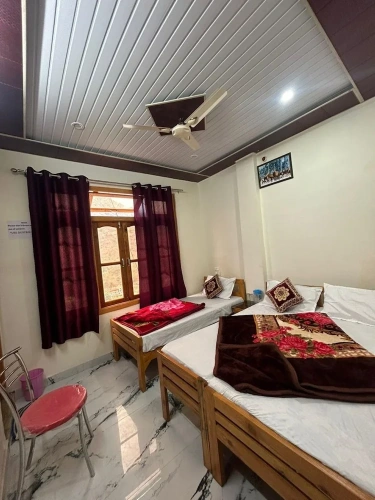 Standard Triple room
