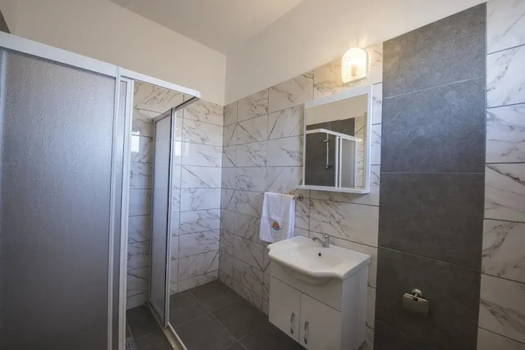 Deniz Airport Suites