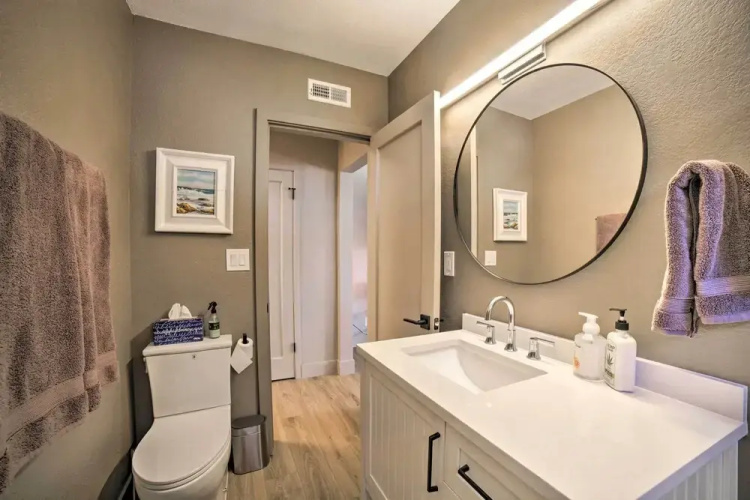 Modern Reno Abode Near Parks & Midtown!