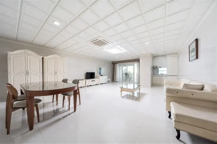 2 Bedrooms Executive Suite with partial ocean view