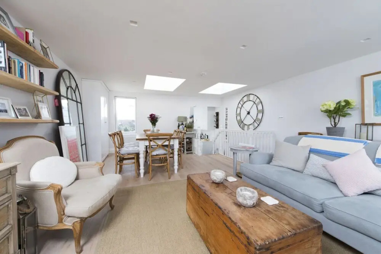 Beautiful 2BR Split Level Fulham Apartment