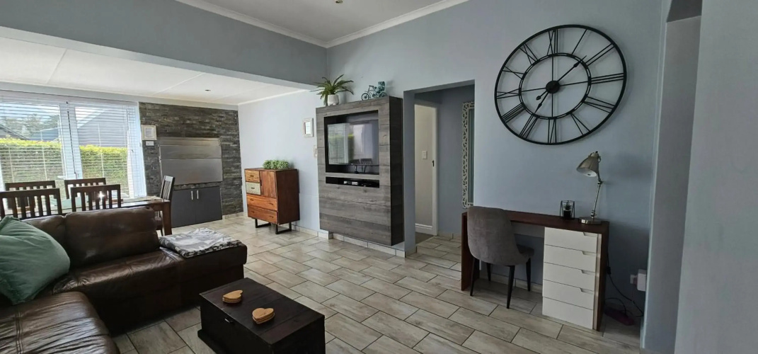 21 Manor Kingswood