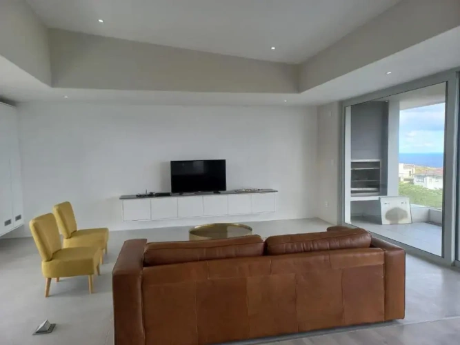 4 Bedrooms Cottage