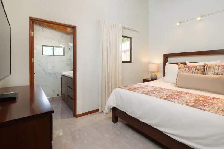 Casa Woodbine Beachfront House
