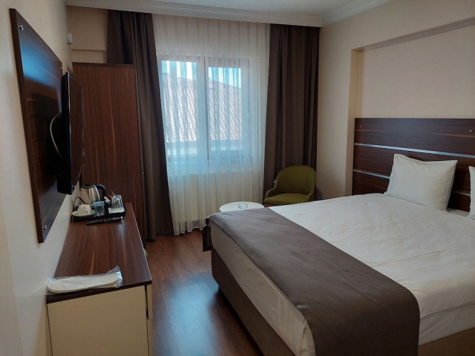 Standard Double room with city view
