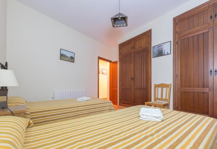 6 Bedrooms Double Cottage