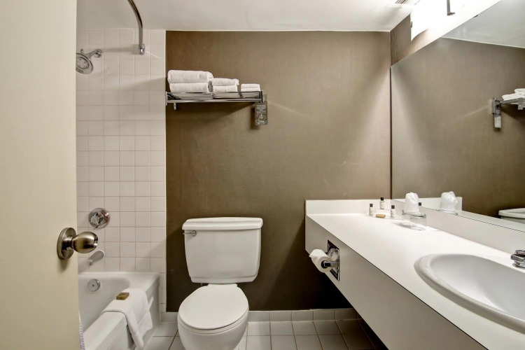 Crowne Plaza Edmonton Lacombe photo 10