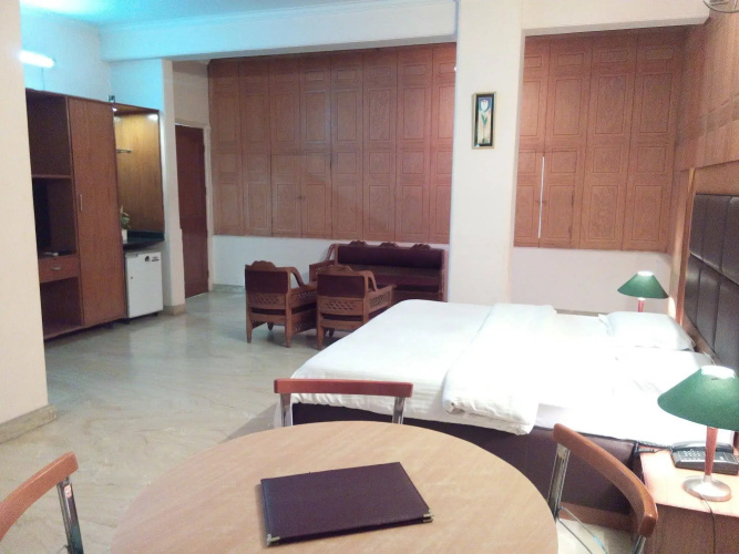 Hotel Queens Residency