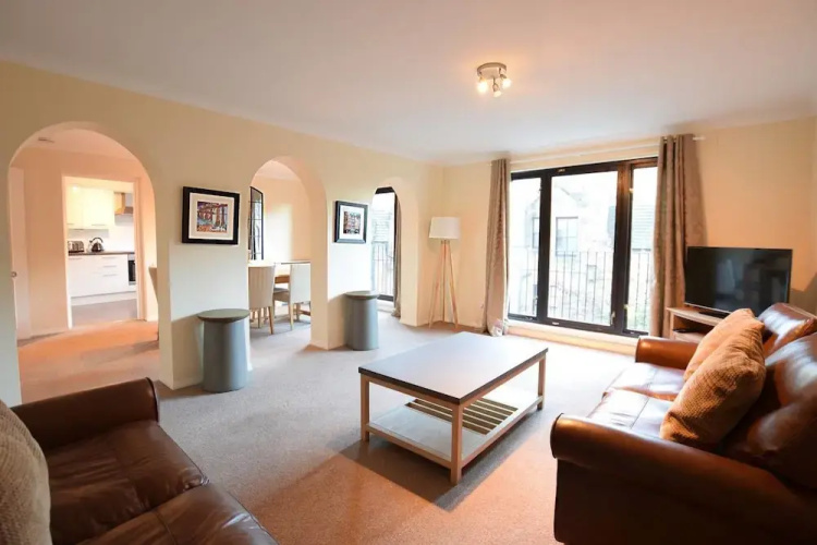 Historic City Centre Apt with Free Secure Parking