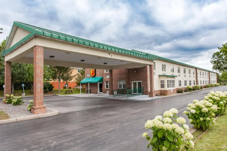 Syracuse Inn - Syracuse, NY