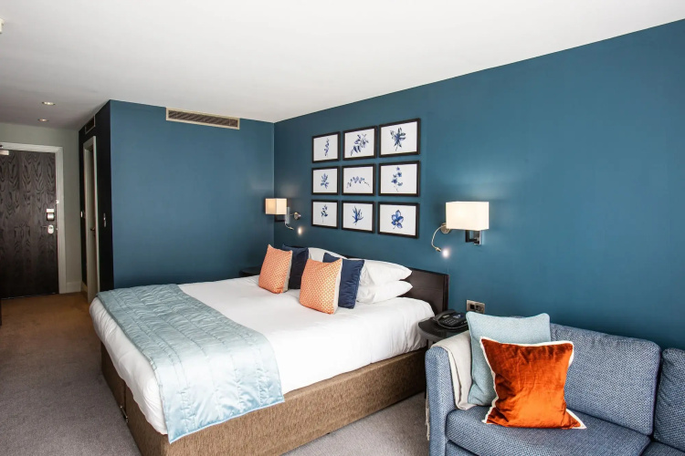 Hogarths Hotel